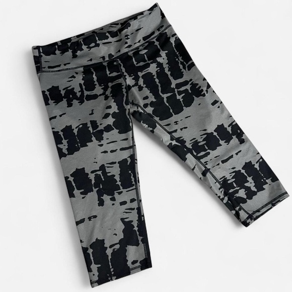 Alo Yoga airbrush leggings in tie dye capri size Large - Picture 3 of 4